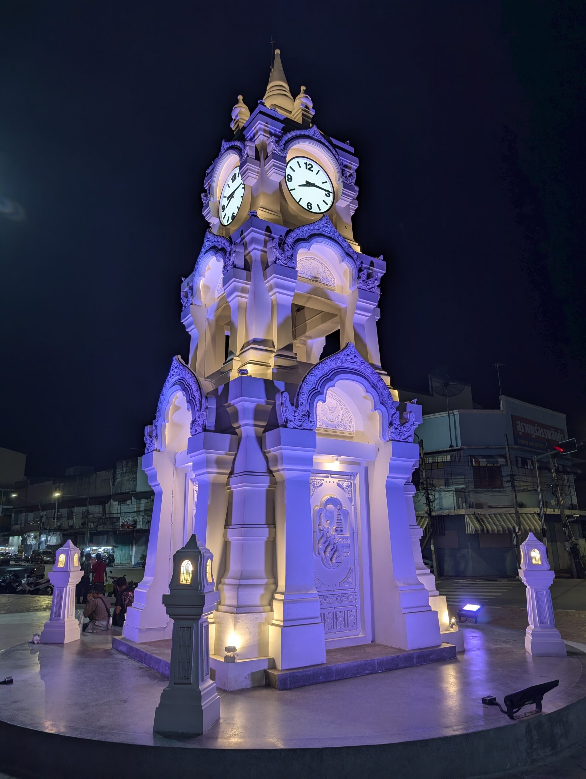 Illuminated Surat Thani clock tower symbolizing how a scaling up coach helps leaders protect their time and achieve strategic growth.