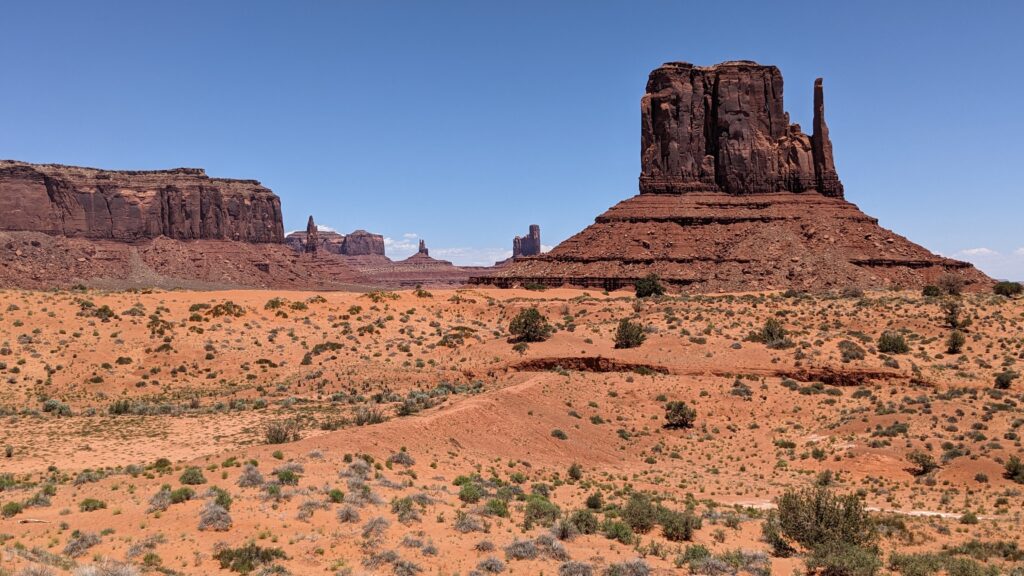 Vast open horizon at Monument Valley representing the uncluttered thinking and time freedom achieved with a life and business coach.